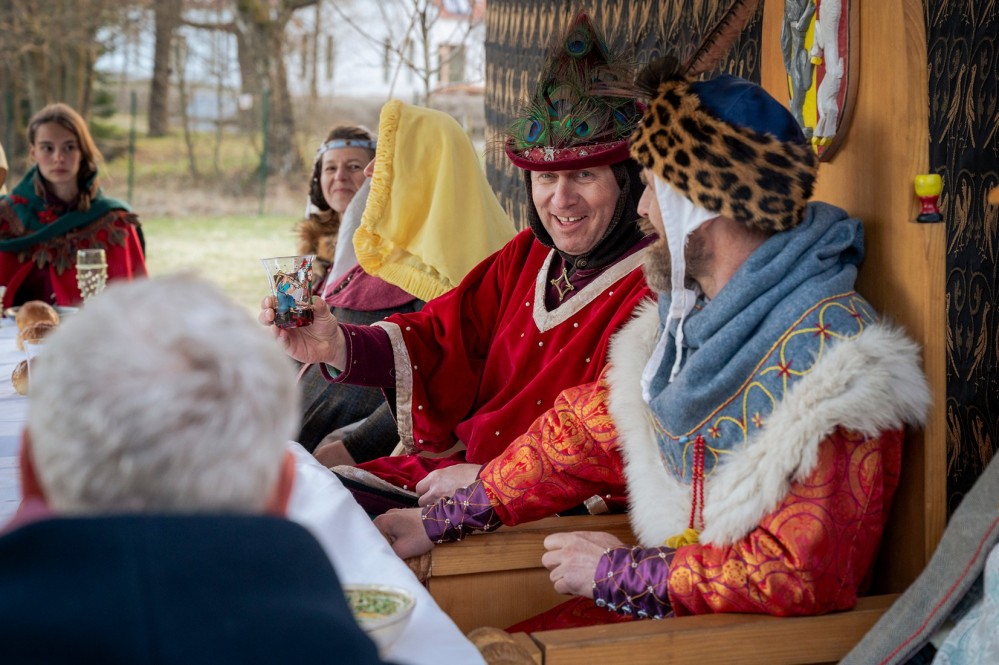 Vítej ke stolu | Středověká gastronomie (oživené prohlídky)
